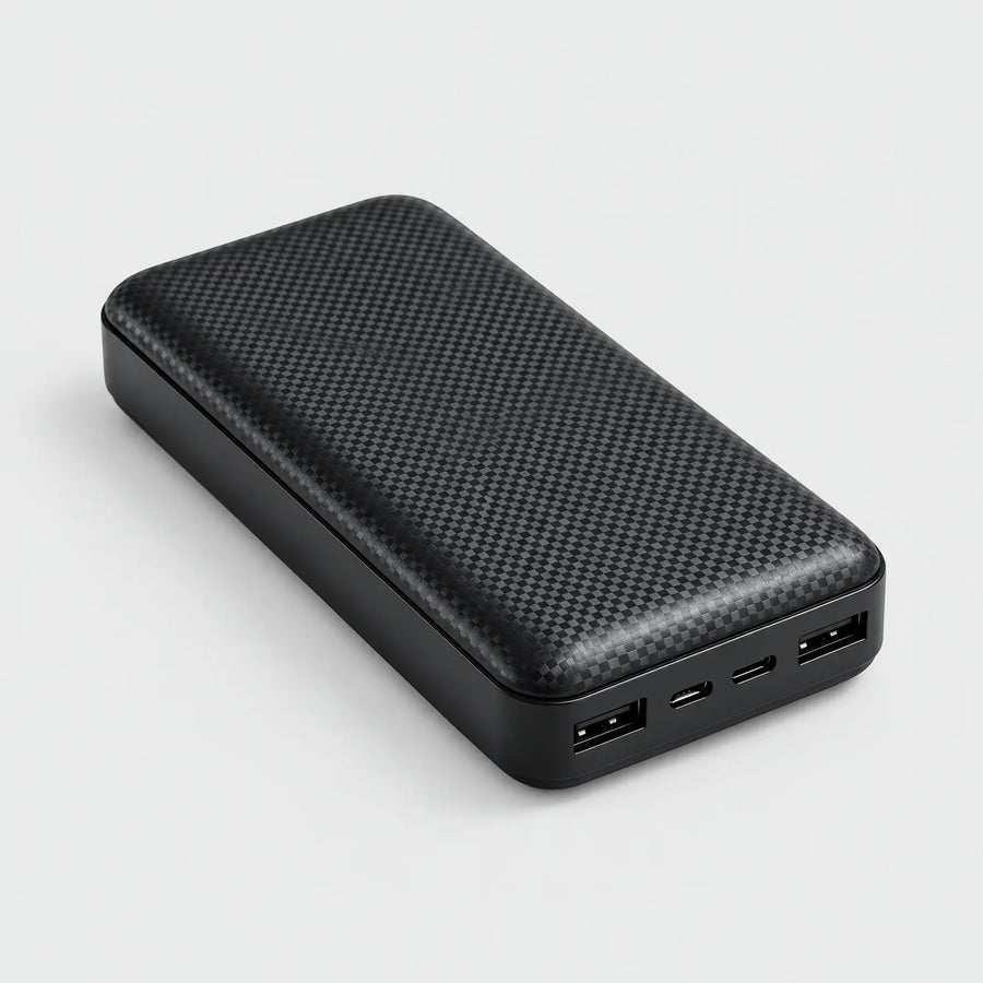 Alpenwarm Powerbank 20.000 mAh mit Karbonstruktur, schräg von oben