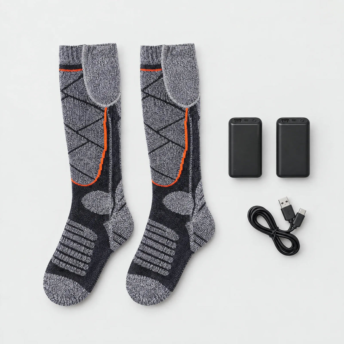 Lieferumfang: ein Paar beheizte Socken, zwei Akkus und USB-Ladekabel